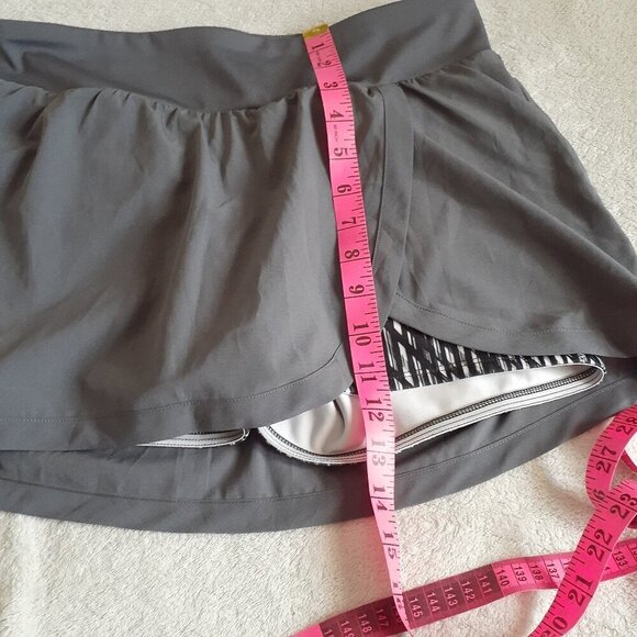Under Armour Women's Size Medium Heat Geat Dark Gray Athletic Sporty Skort - Picture 12 of 13